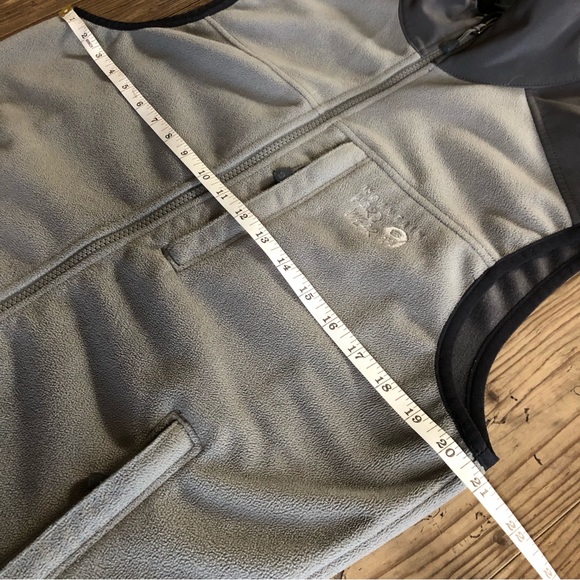 Mountain Hardwear grey zip up vest - Picture 11 of 12